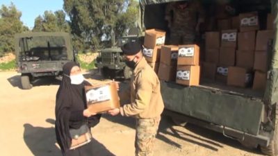 الجيش وزع 2000 حصة غذائية هبة من جمعية مارتش في طرابلس والشمال