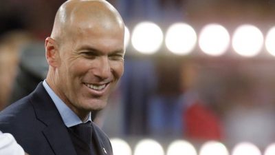 ليس ريال مدريد.. زيدان يعلن الفريق المرشح للفوز بالليغا