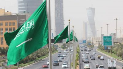 السعودية تمدّد تعليق الطيران وإغلاق الحدود