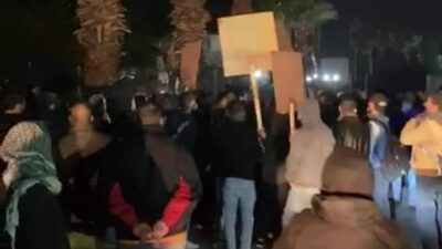 مسيرة راجلة جابت شوارع طرابلس ووقفات امام منازل عدد من النواب