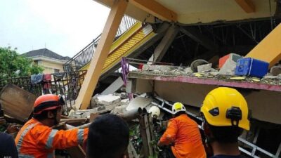 قتلى ومئات المصابين في زلزال بإندونيسيا