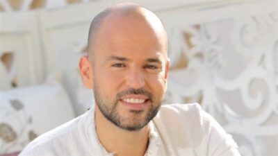 أبو: ”هذه أمنيتي لكنّ الغناء يبعدني عنها حالياً“