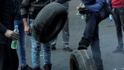 الدولار نحو 12 ألف ليرة