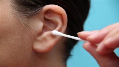 كم مرّة يجب تنظيف الأذنين؟