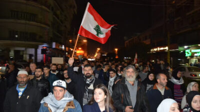 مسيرة مؤيدة لقائد الجيش في الميناء