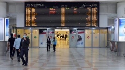 الكويت تعلق الرحلات الجوية التجارية المقبلة من الهند