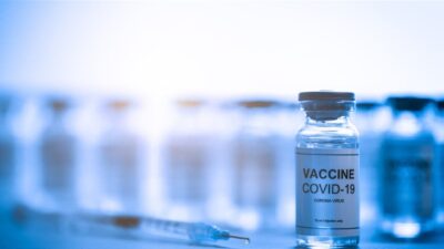 تصنع اللقاح وتتخلف عن التطعيمات.. لماذا لا تلقح روسيا شعبها؟
