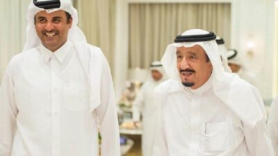 العاهل السعودي يدعو أمير قطر لزيارة المملكة