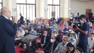الرئيس نجيب ميقاتي يفتتح مسجداً في عكار