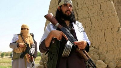طالبان تتعهّد بتوفير “بيئة آمنة” للدبلوماسيين وعناصر الإغاثة