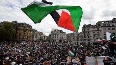 بريطانيا.. آلاف المحتجين يتظاهرون دعما للفلسطينيين