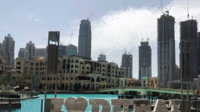 التوزيع السريع للقاحات كورونا يرفع النشاط الاقتصادي بدبي