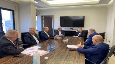 وزني عرض مع زواره شؤونًا مالية وبلدية
