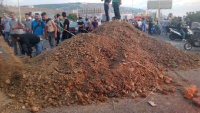 الأزمات تتفاقم… قطع طرقات احتجاجًا على الأوضاع