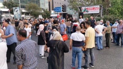 عند تقاطع إيليا-صيدا… محتجون يقطعون بأجسادهم الطريق