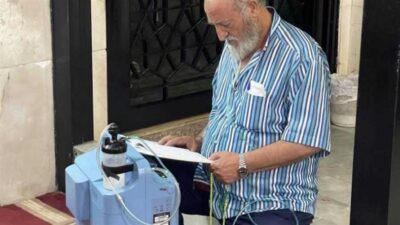 لجأ إلى المسجد فجراً لتشغيل آلة الأوكسيجين!