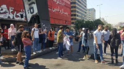 وقفة لطلاب الشهادات في ساحة النور