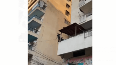 في طرابلس.. حاول رمي نفسه من على شرفة منزله! (فيديو)