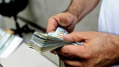 خبير اقتصادي يفسر اسباب ارتفاع سعر الدولار