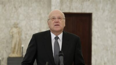 كشفت دراسة جديدة من جامعة جنوب أستراليا أن الإفراط في القهوة قد يضرنا، خاصة عندما يتعلق الأمر بصحة الدماغ.  وفي أكبر دراسة من نوعها، وجد الباحثون أن ارتفاع استهلاك القهوة مرتبط بأحجام إجمالية أقل في الدماغ وزيادة خطر الإصابة بالخرف.