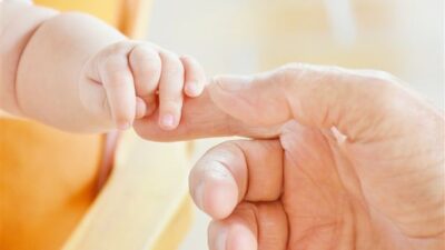 فقدان الأدوية… طُفلةٌ جديدةٌ تُفارق الحياة