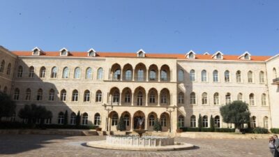 بيت الوسط: يتم البحث عن بديل للحريري