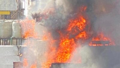 إخماد حريق مولدين للطاقة الكهربائية على سطح محطة لتوزيع المحروقات في صربا
