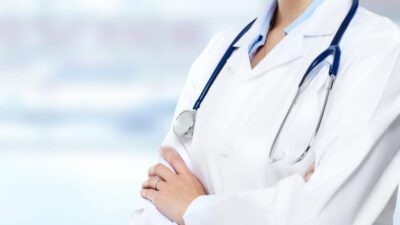 ‏وصول وفد القمصان البيض الممثل للطاقم الطبي الى نقطة التجمّع في ساحة ساسين في الأشرفية  ‎#٤_آب  ‎#انفجار_مرفأ_بيروت