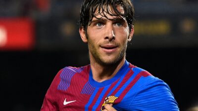 ‏🗞️تقارير إسبانية تؤكد أن قائد برشلونة الثالث سيرجي روبيرتو ‎@SergiRoberto10 استجاب لرغبة النادي الكتالوني في تخفيض راتبه وتجديد عقده لموسمين آخرين ‎#برشلونة