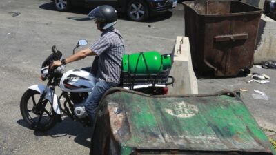 مصرف لبنان يرهن الناس: لا محروقات قبل تحديد سعر الدولار