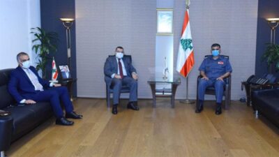 عثمان عرض مع السفير المصري للأوضاع