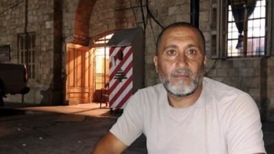 أضرب عن الطعام لعدم حصوله على إخراج قيد لإبنه