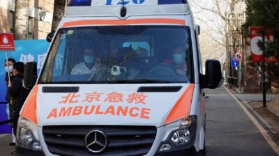 الصين.. مياه البحر “تخطف” من الشاطئ 17 شخصا