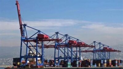 نقابة مالكي الشاحنات العمومية في مرفأ بيروت: تعديل التسعيرة بالدولار النقدي فقط