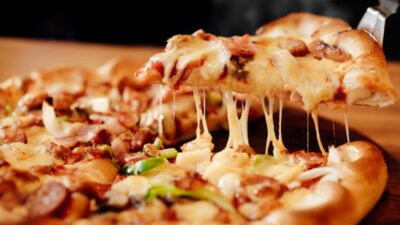 احذروا تناول البيتزا المجمدة كل يوم.. لهذه الأسباب!