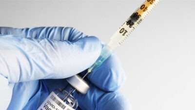 ماذا لو تلقيت اللقاح وأنت مصاب بكورونا دون أعراض؟