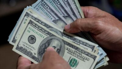 “هذا الأمر قد يؤدي الى ارتفاع دولار الأسواق السوداء”
