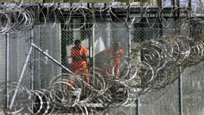 75 نائبًا أميركيًا يطالبون بايدن بإغلاق سجن غوانتانامو