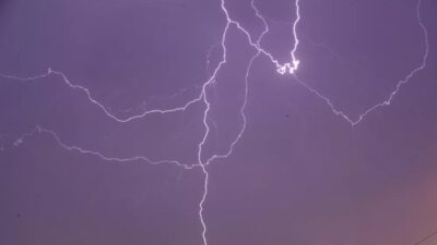 مقتل 3 أشخاص في اليمن بسبب صاعقة