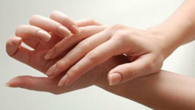 بخلاف ما نعرف.. طقطقة الأصابع لا تسبب خشونة في المفاصل
