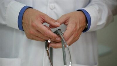 أطباء يعلنون التوقف عن العمل بسبب نفاد البنزين