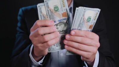بري وكنعان يضغطان… فهل يُمدّد التعميم 151 بلا رفع السعر؟