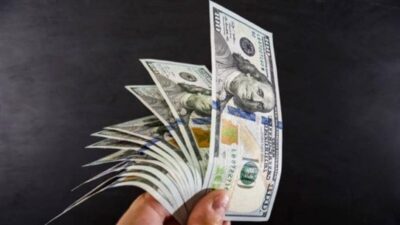 انخفاض “خيالي” لسعر صرف الدولار في السوق السوداء!