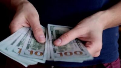 طلعت الحكومة… ونزل الدولار!