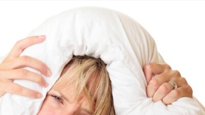 5 عادات خاطئة تسبّب شعورك بالأرق.. تجنّبها