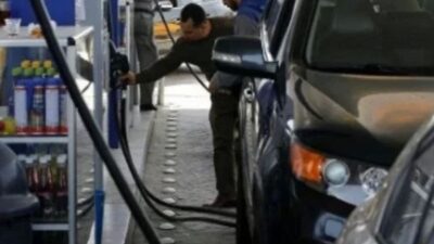 تجار «السوق السوداء» في شرق لبنان يتفردون برفع الدعم عن البنزين