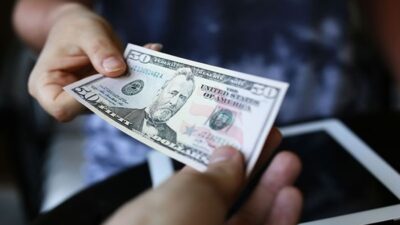 دولار السوق السوداء… كم سجّل اليوم؟