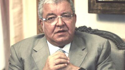 دلالات مقاطعة المشنوق والحريري وسلام لجلسة الثقة