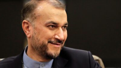 وزير الخارجية الإيراني لمضيفيه: تشبّهوا بالأفغان والعراقيين! | رسالة عبد اللهيان: لن نحصر مساعداتنا بالمحروقات