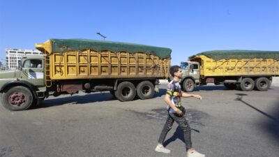 الصفيحة إلى 360 ألفاً: سلامة يقطع الدولارات عن البنزين